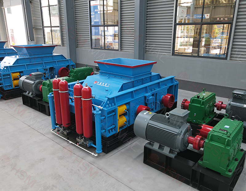 瓜米石液壓對輥制砂機(jī)工作現(xiàn)場